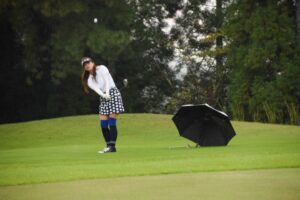 golfer-woman-shot-ac